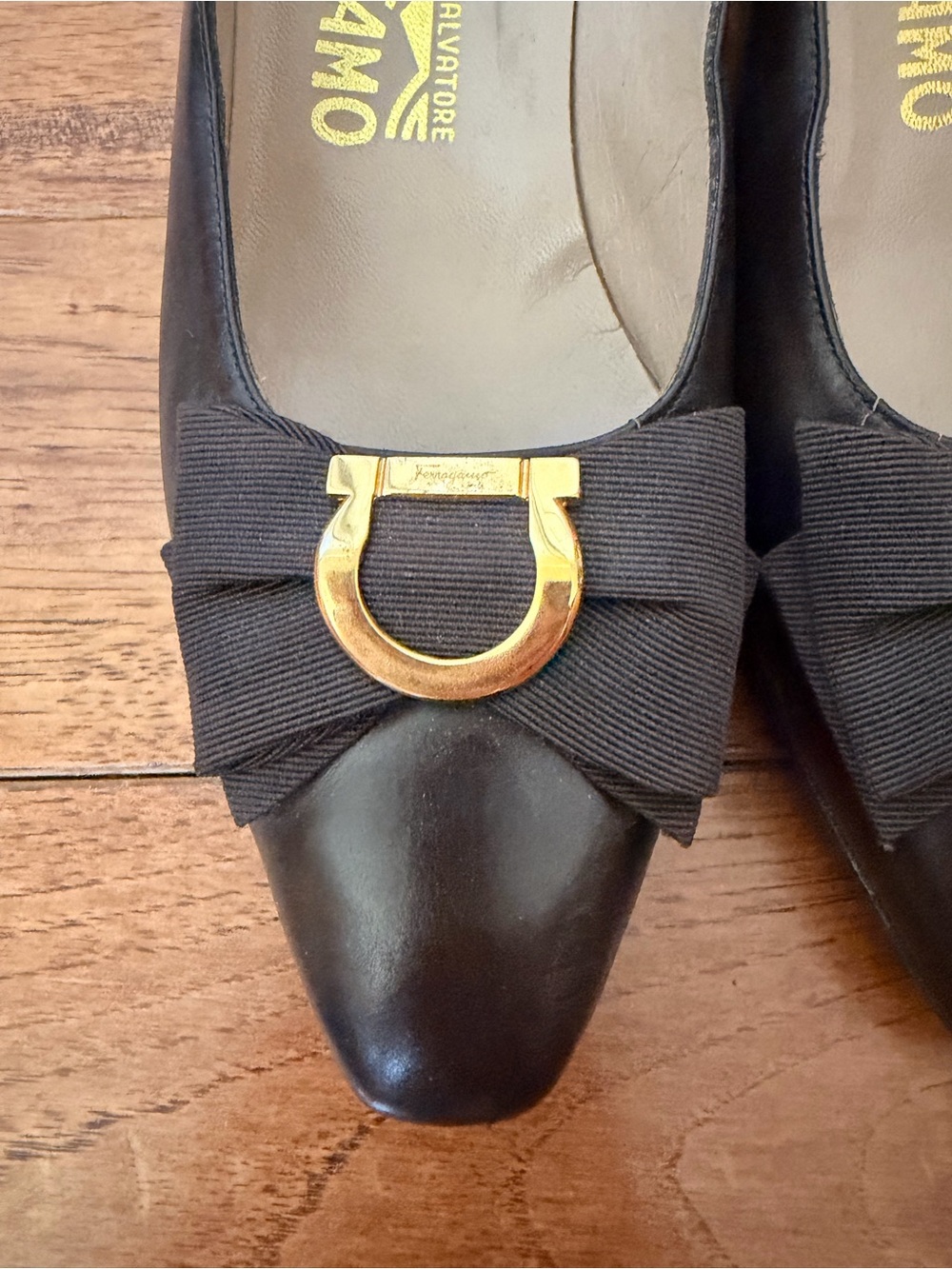 Salvatore Ferragamo Chocolate Brown Leather Pump with Gold Gancini Bow - Picture 2 of 10